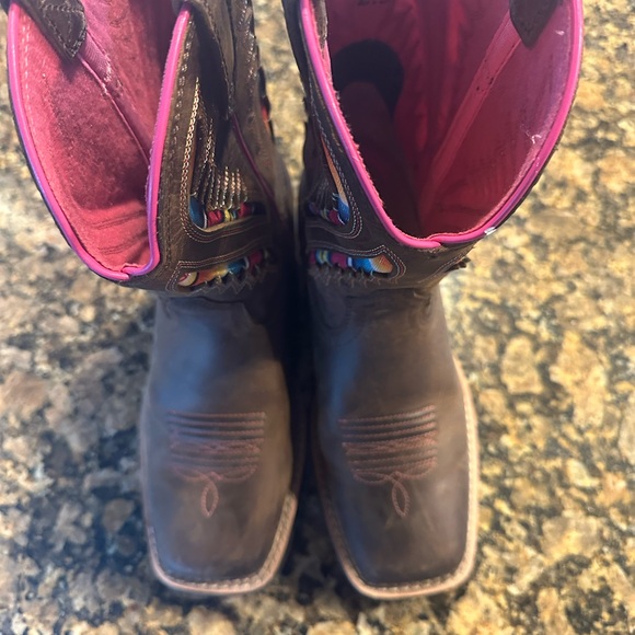 Ariat girls boots - Picture 3 of 5